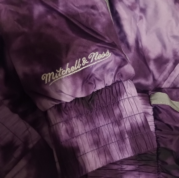Lakers Mitchell and ness women jacket - Picture 3 of 4